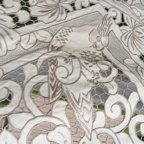 Maderia Tablecloth Birds Peacocks Cutwork - Picture 13 of 16